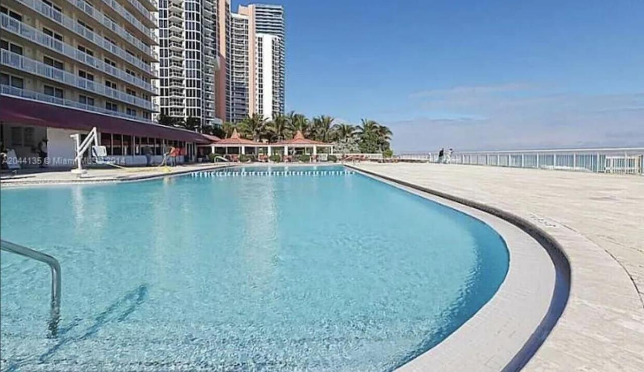 Ramada Plaza By Wyndham Marco Polo Beach Resort Golden Beach Exterior foto