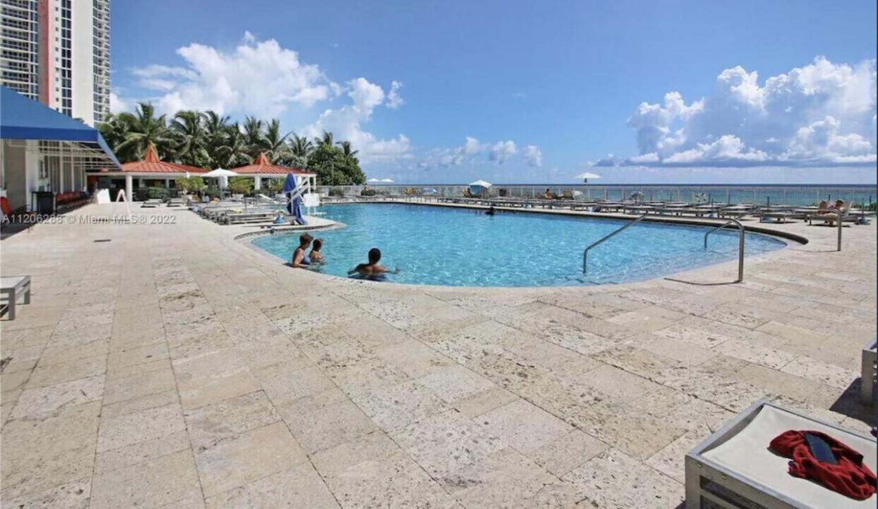 Ramada Plaza By Wyndham Marco Polo Beach Resort Golden Beach Exterior foto