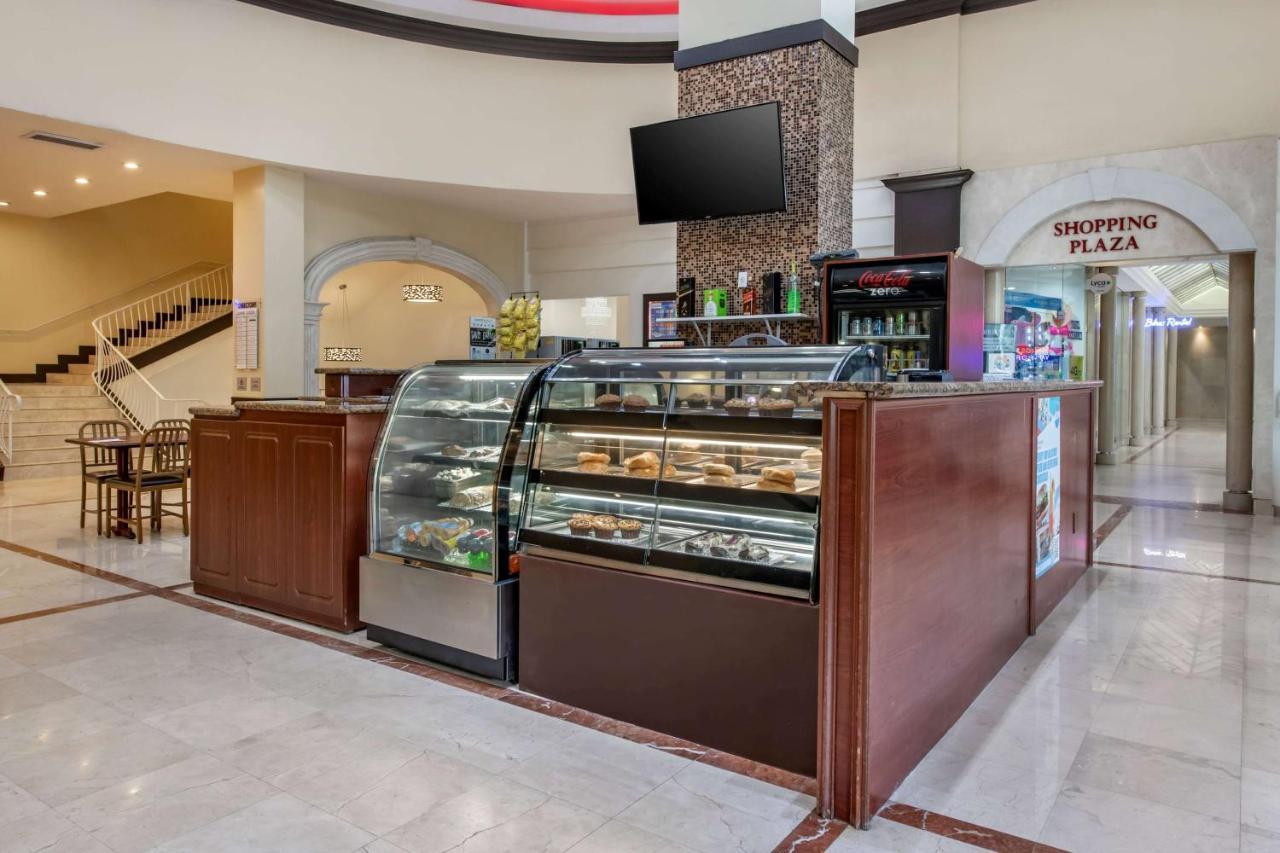 Ramada Plaza By Wyndham Marco Polo Beach Resort Golden Beach Exterior foto