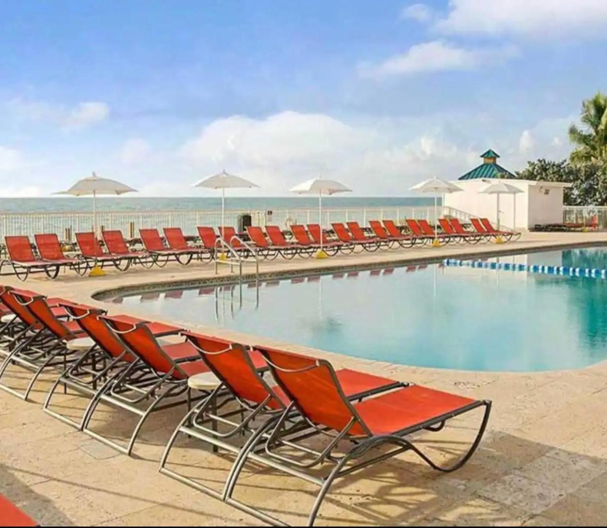 Ramada Plaza By Wyndham Marco Polo Beach Resort Golden Beach Exterior foto