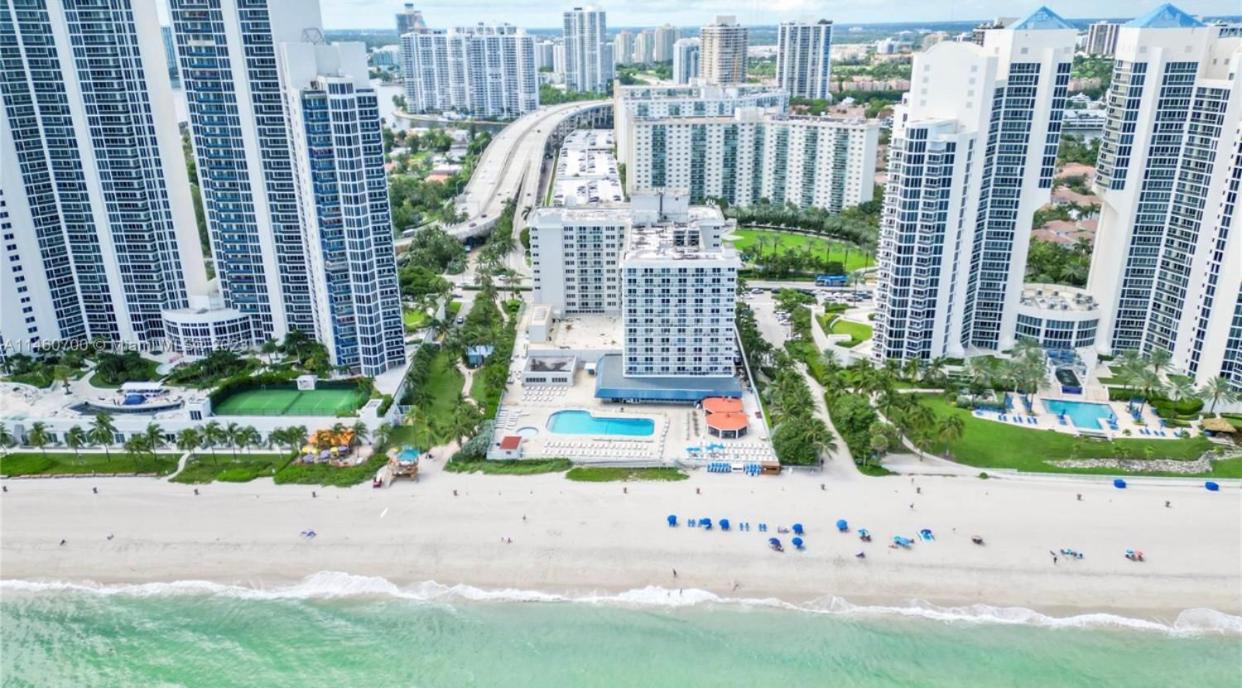 Ramada Plaza By Wyndham Marco Polo Beach Resort Golden Beach Exterior foto