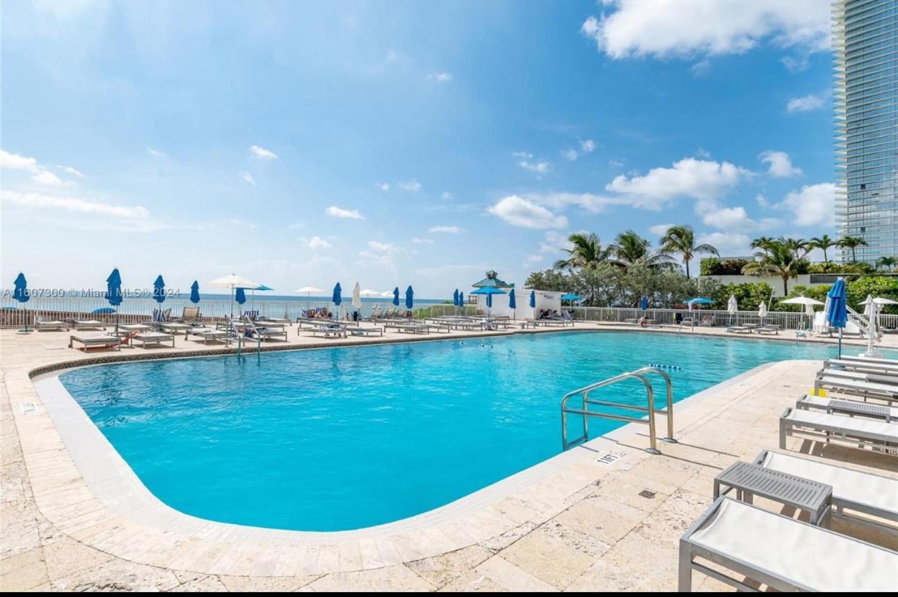 Ramada Plaza By Wyndham Marco Polo Beach Resort Golden Beach Exterior foto