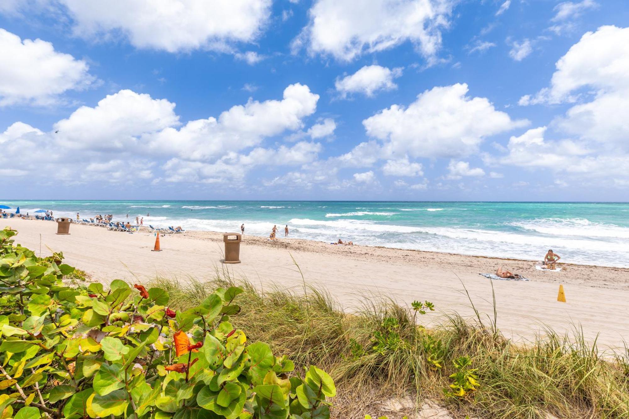 Ramada Plaza By Wyndham Marco Polo Beach Resort Golden Beach Exterior foto